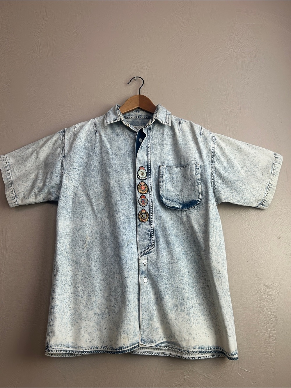 Vintage Chazz Acid Wash Denim Short-Sleeve Button-Up Shirt. Embroidered Patches.